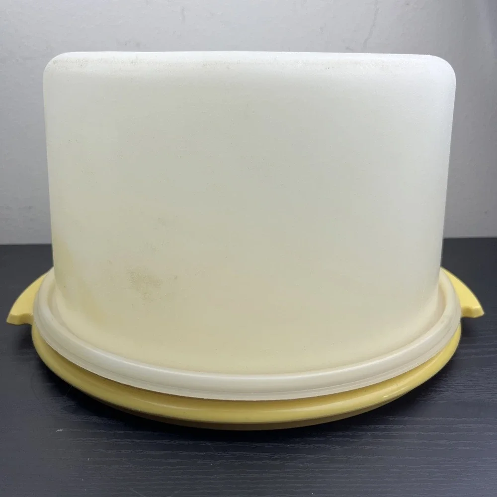 VTG Tupperware Yellow Round Cake Carrier Keeper Storage Container 684-8 683-8